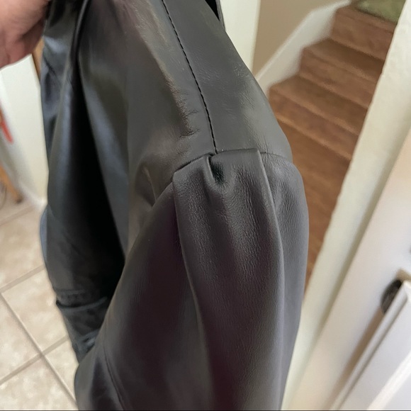 XL women’s black leather jacket with beautiful, detailed trim - Picture 13 of 16